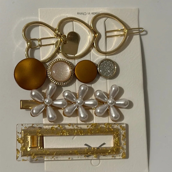 5/$20 four piece hair clip set - Picture 1 of 1